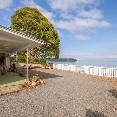 Lake Edge Cottage - Waitahanui Holiday Home ภายนอก รูปภาพ
