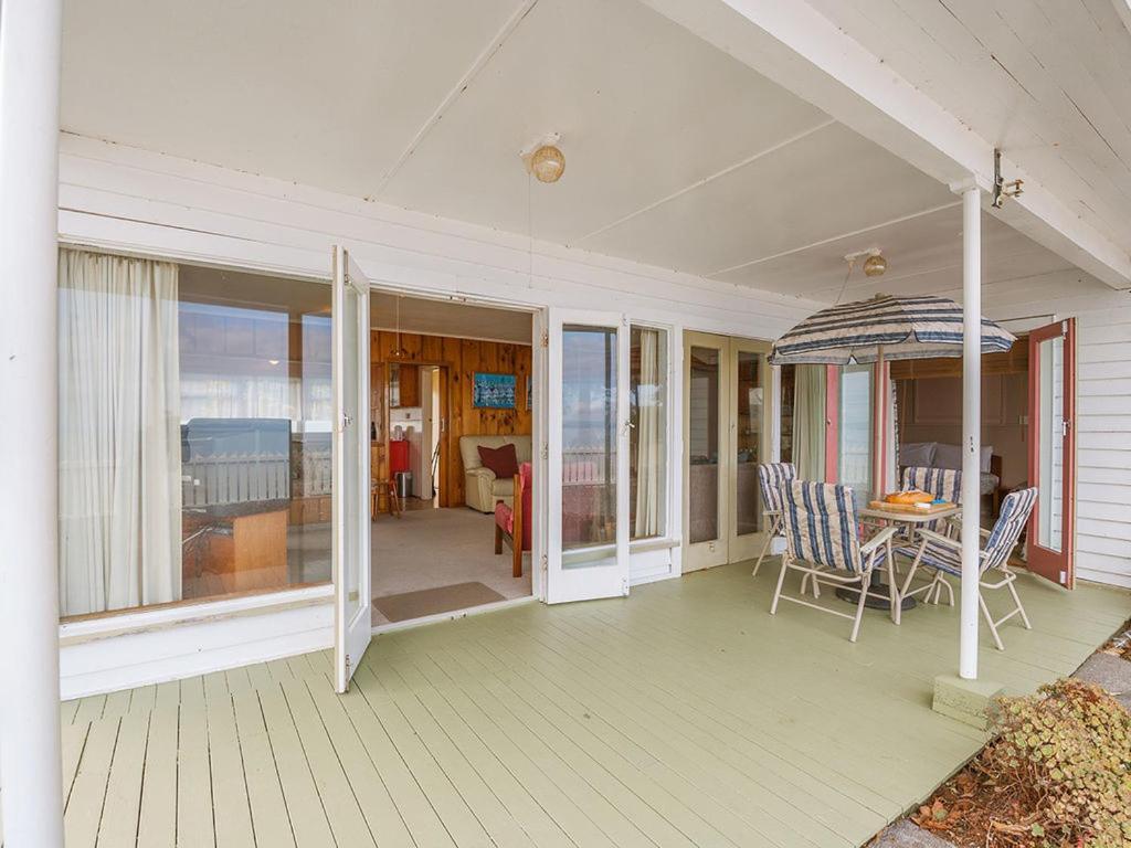 Lake Edge Cottage - Waitahanui Holiday Home ภายนอก รูปภาพ