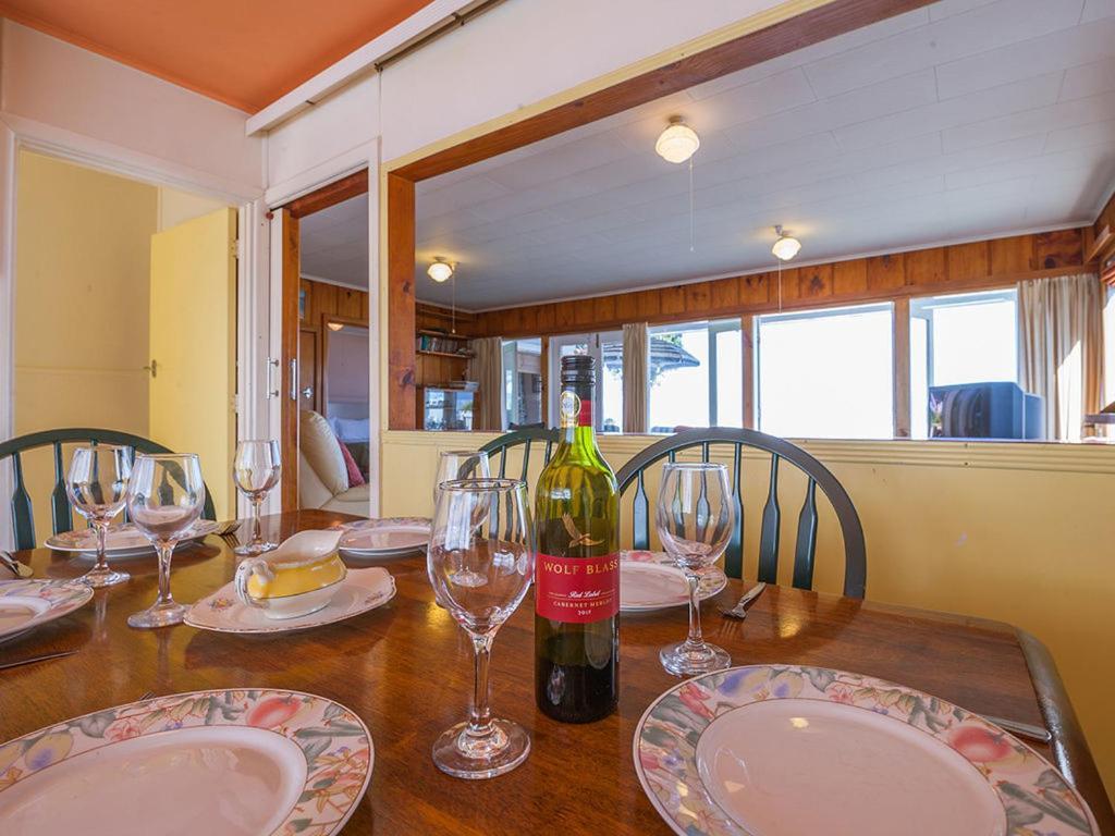 Lake Edge Cottage - Waitahanui Holiday Home ภายนอก รูปภาพ