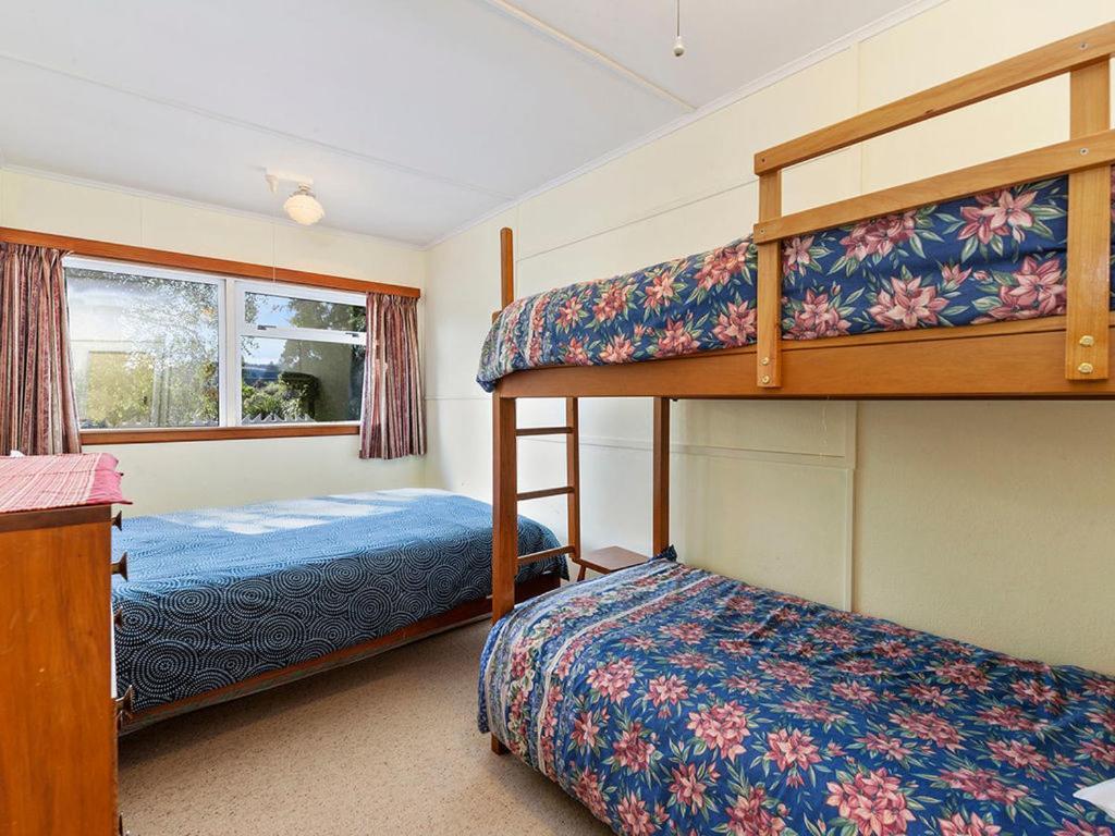 Lake Edge Cottage - Waitahanui Holiday Home ภายนอก รูปภาพ