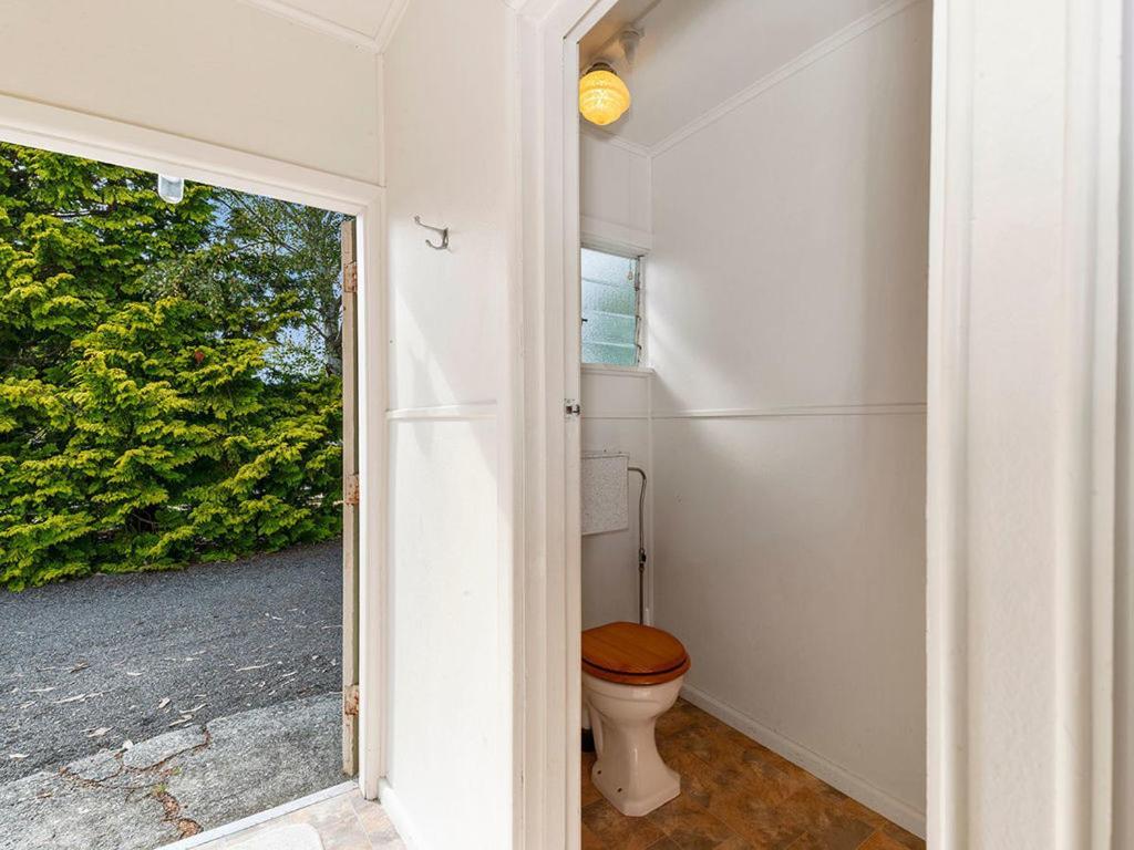 Lake Edge Cottage - Waitahanui Holiday Home ภายนอก รูปภาพ