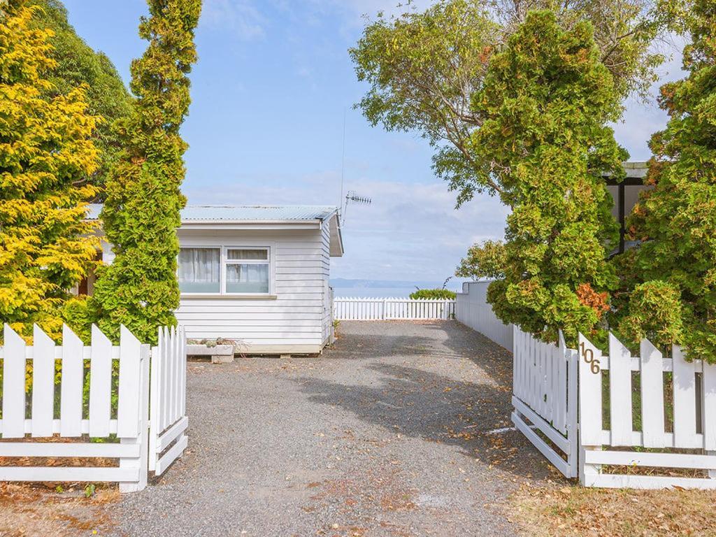 Lake Edge Cottage - Waitahanui Holiday Home ภายนอก รูปภาพ
